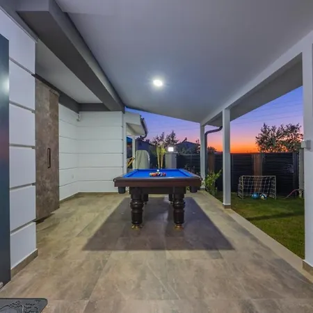 Villa Secluded Luxurious With Pool In *